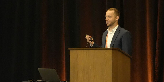 Tobias Schrage hält einen Vortrag auf der CIRP CMS in Austin, Texas, 2026