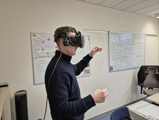 Mitarbeiter des LFO mit VR-Brille Mitarbeiter des LFO mit VR-Brille